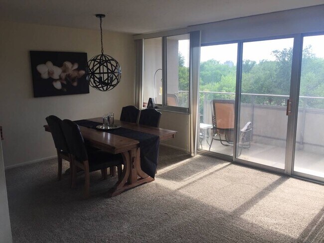 Dining area - 12900 Lake Ave