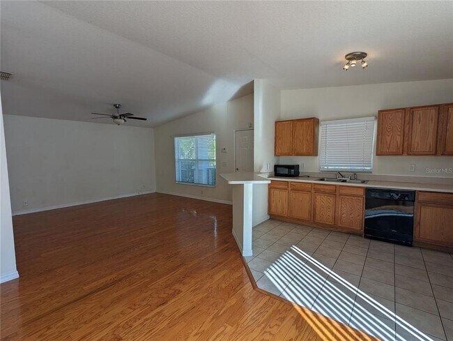 Building Photo - 608 9th Ave N