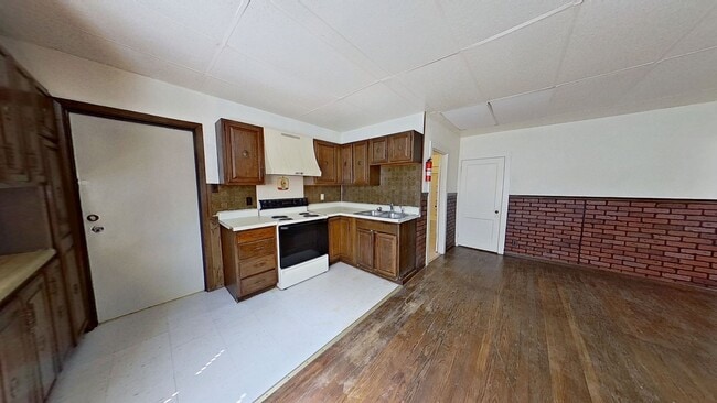 Building Photo - Spacious 1 Bedroom Apartment