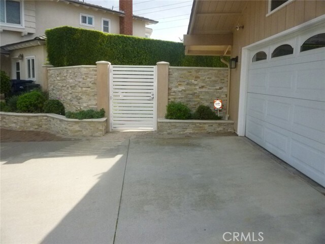 Foto del edificio - 5832 Sunmist Dr