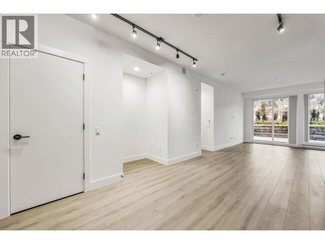 Building Photo - 3075 Murray St