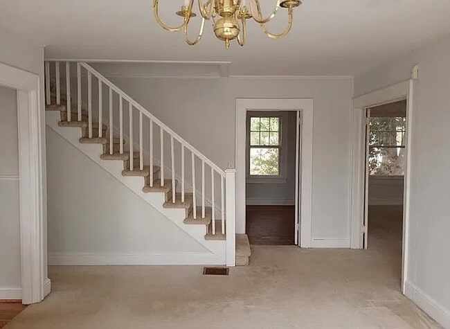 Foto del edificio - 221 Old Cedar Rock Rd