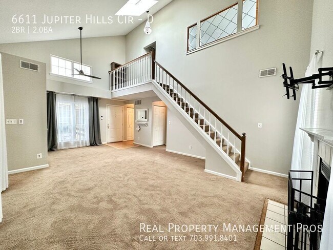 Building Photo - Top level Sun Soaked two bedroom two bath ...