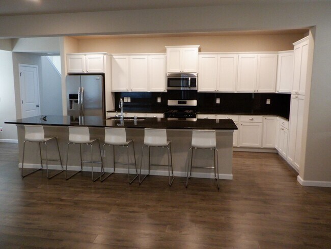Building Photo - 3338 Juno Court Northeast