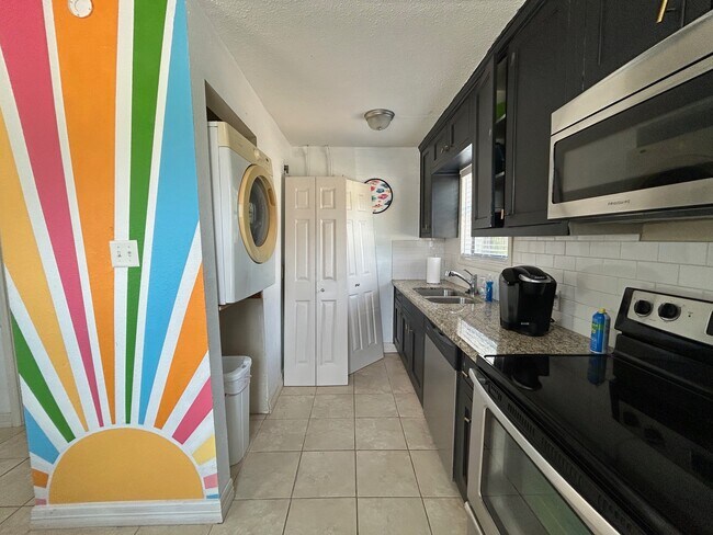 Foto del edificio - 212 Montclair Ave