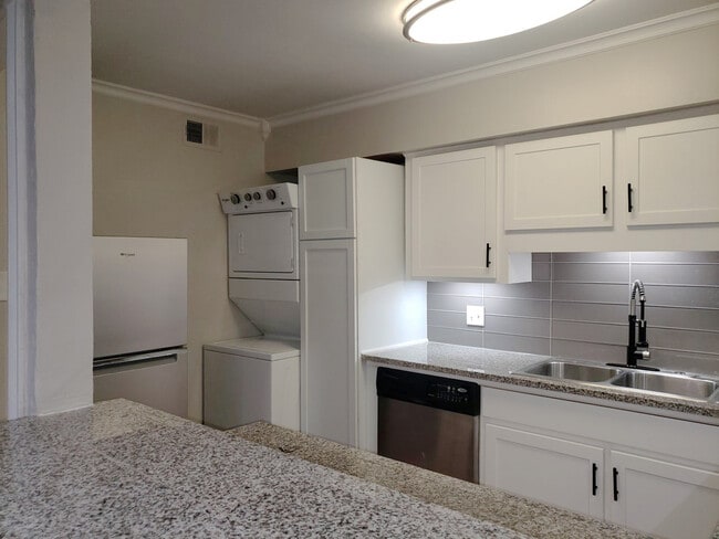 kitchen - 5212 Fleetwood Oaks Ave