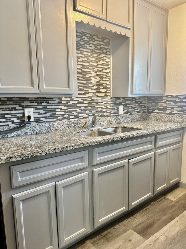 Building Photo - 1001 Spooner St