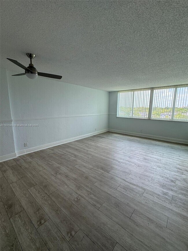 Foto del edificio - 9125 SW 77th Ave
