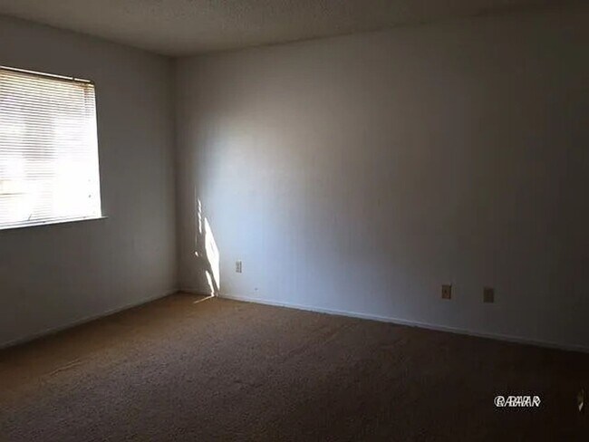 Foto del edificio - Comfy 3 bed 2 bath