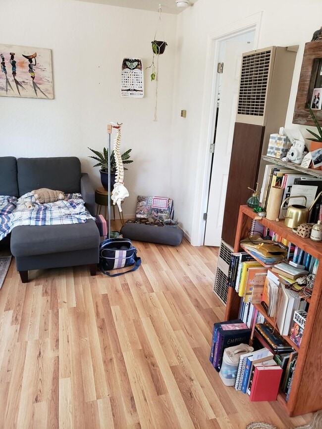 Building Photo - LONG-TERM RENTAL: Prime Location! Economic...