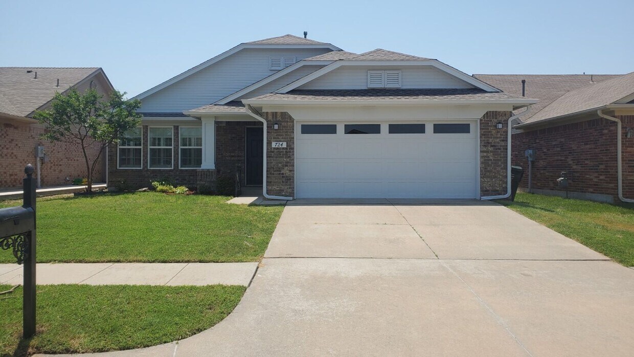 Primary Photo - (3) Bed/(2) Bath in North Norman Avail NOW...