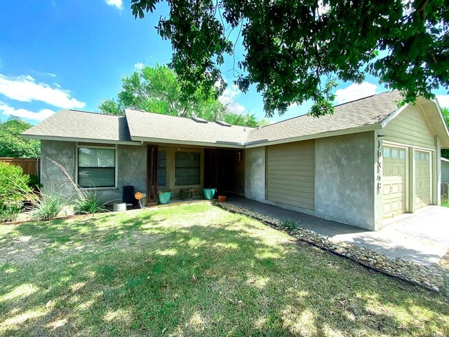 Building Photo - Modern Design 3 Bedroom 2 Bath
