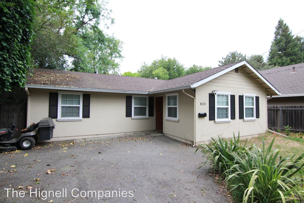 Primary Photo - 3 br, 2 bath House - 823 Oak Lawn Ave.