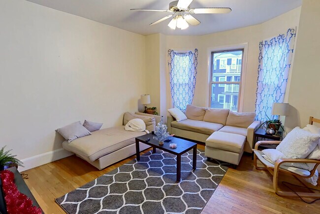 216 Freeman St Unit 2  