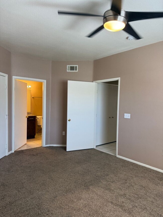 Foto del edificio - Ground Floor Condo in Gated Community