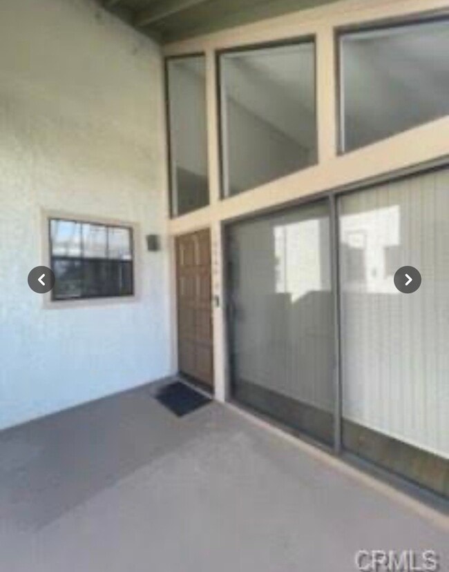 Building Photo - 10540 Lakeside Dr N