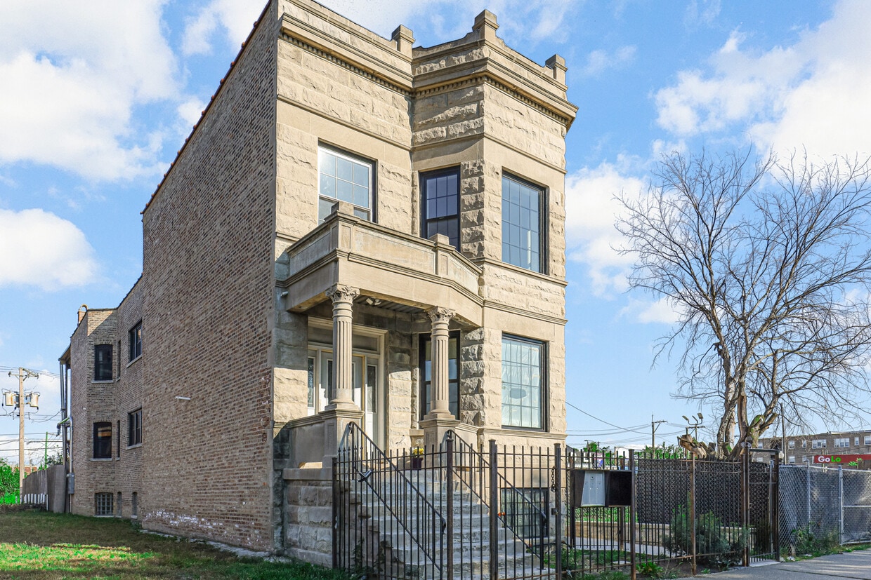 Primary Photo - 1145 S Independence Blvd