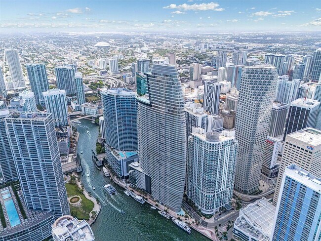 Building Photo - 300 Biscayne Blvd Way