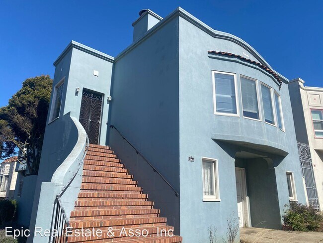 Building Photo - 3 br, 1 bath House - 42 Castle Manor Ave