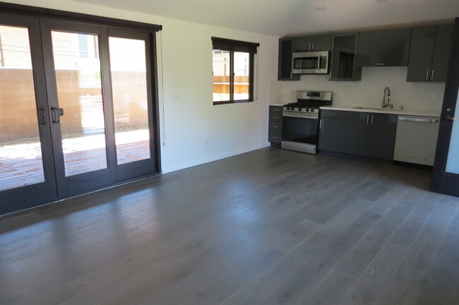 Foto del edificio - 1225 E Mariposa Ave