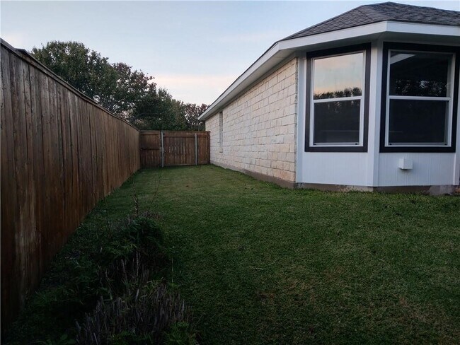 Foto del edificio - 1004 Ridgebluff Cir