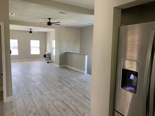 Foto del edificio - 4814 Reiger Ave