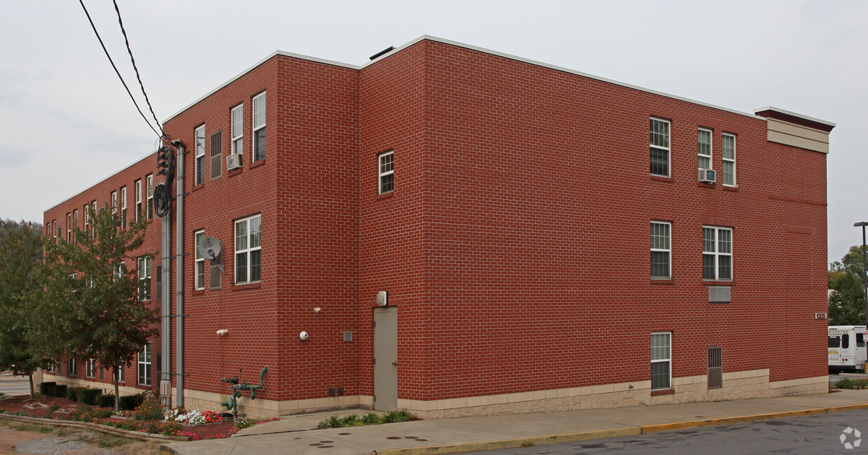 Building Photo - Fifth Avenue Commons