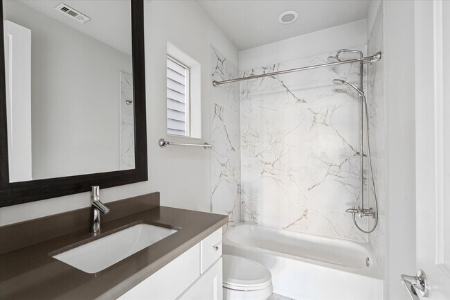 Foto del edificio - 1005 St Charles St