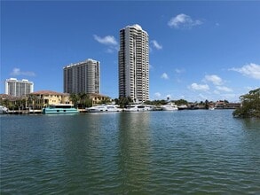 Building Photo - 2980 Point E Dr