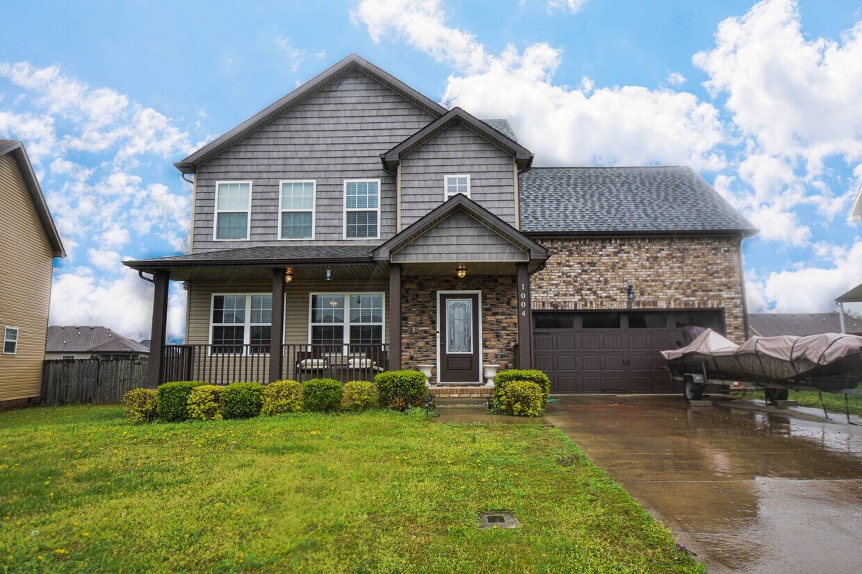 Foto principal - Pet Friendly Three Bedroom with Bonus!