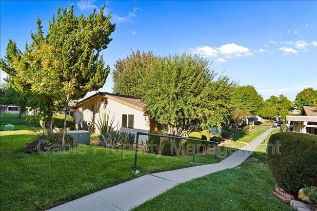 Foto del edificio - 26757 Whispering Leaves Dr