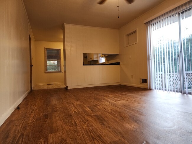 Building Photo - 1550 Berkshire Dr