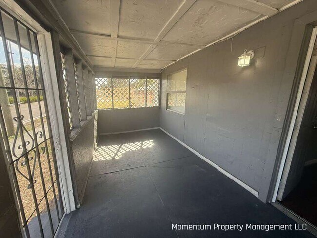 Foto del edificio - Beautiful Remodeled 4/1 Single Family Home in Lakeland- AVAILABLE FOR IMMEDIATE MOVE IN!!