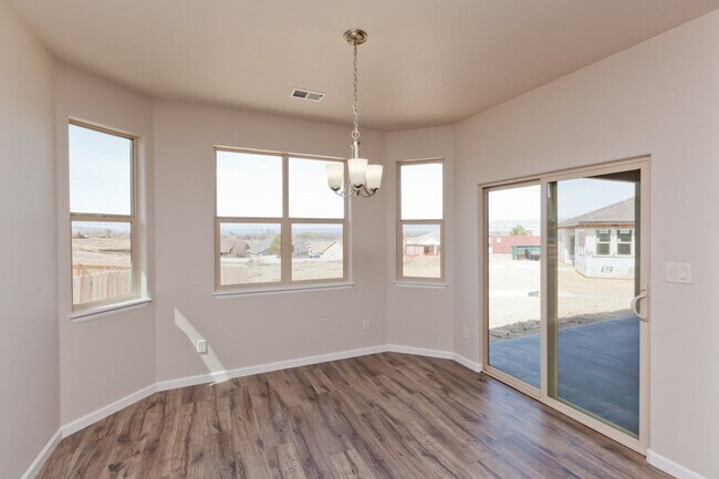 Comedor - 119 Dry Creek Ct