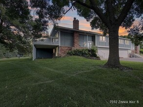 Building Photo - 7592 Zinnia Way N