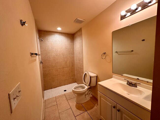 Foto del edificio - 641 SE 12th Ct