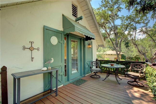 Building Photo - 3 Cottage Lawn Ln