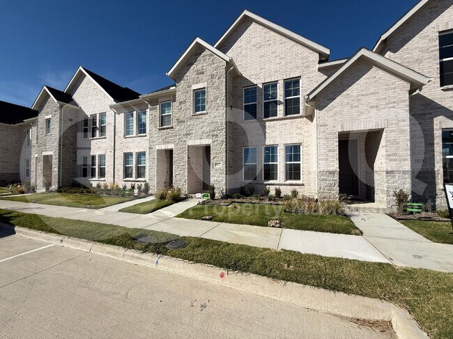 Building Photo - 1022 Bristleleaf Wy