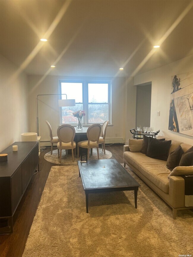 Foto del edificio - 5440 Little Neck Pkwy