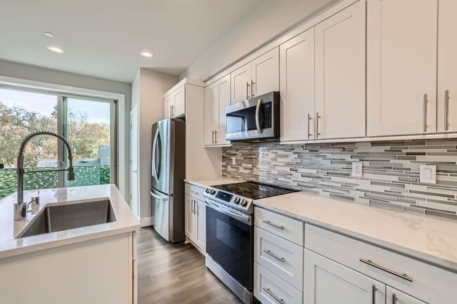 Building Photo - New Construction!  Spacious Modern Townhome in Edmonds.