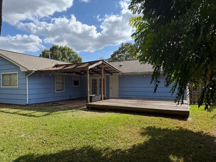 Building Photo - 7030 Sharpview Dr