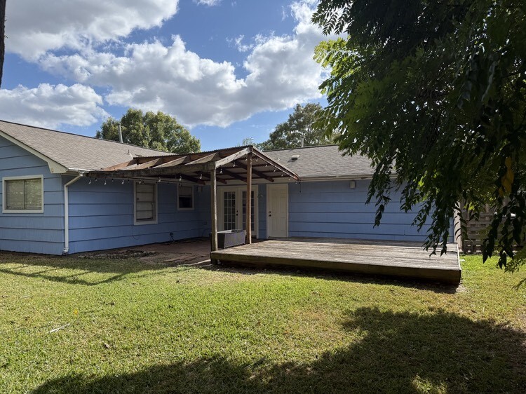 Foto del edificio - 7030 Sharpview Dr