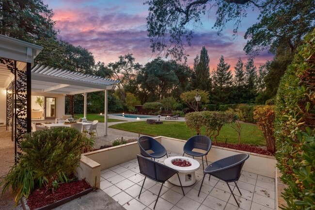 Foto del edificio - 243 Selby Ln