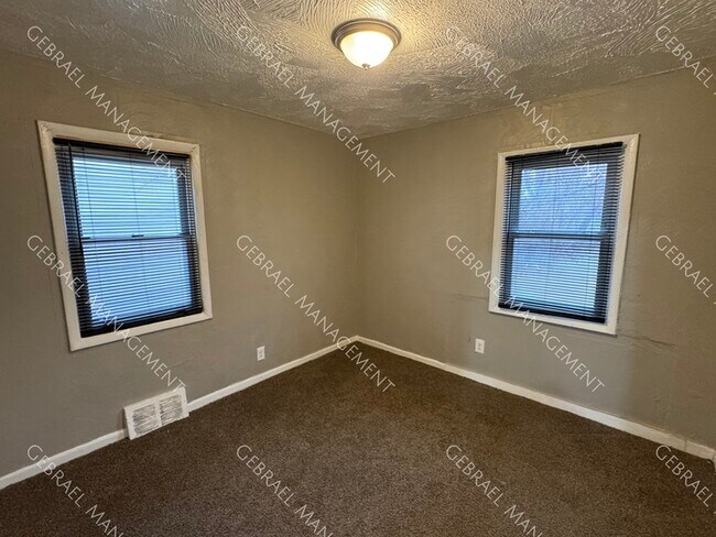 Foto del edificio - 8606 Strathmoor St
