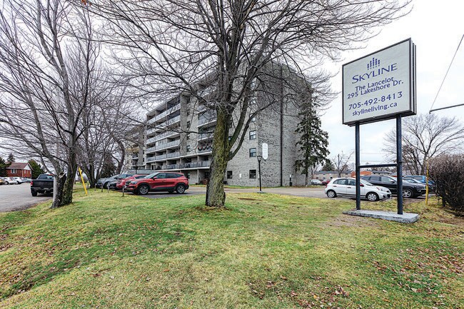 Photo du bâtiment - Lancelot Apartments