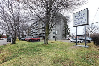 Building Photo - 295 Lakeshore Dr