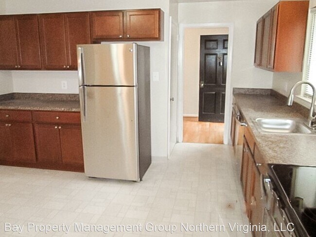Foto del edificio - 4 br, 2.5 bath House - 9004 STRATFORD LANE