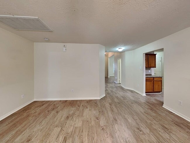 Building Photo - 8619 Discus Dr