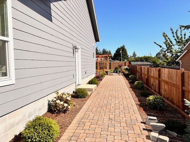 Building Photo - 2154