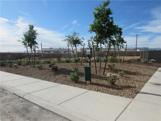 Foto del edificio - 5118 Steep Cliffs Ave